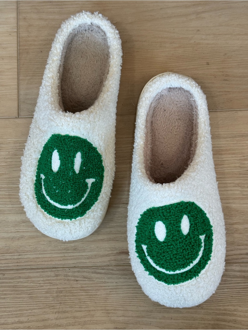 Cozy women’s White One-Piece Slippers with Green Smiley